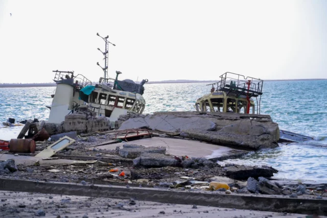 Israel ataca puerto de Hodeida con drones tras intento hutí de restaurar infraestructuras