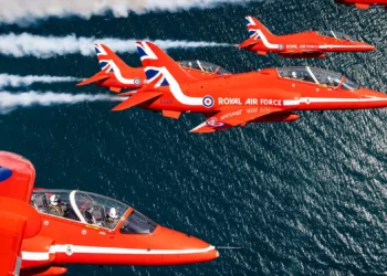 La exhibición de Red Arrows en RIAT 2025 utilizará combustible de aviación sostenible