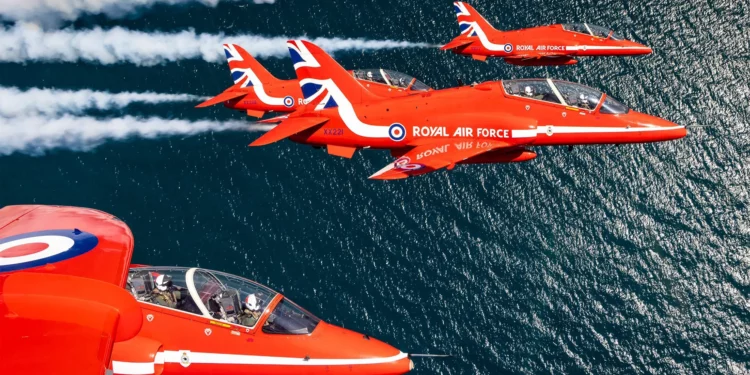 La exhibición de Red Arrows en RIAT 2025 utilizará combustible de aviación sostenible