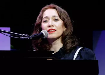 “Solo le estás gritando a una judía”: dice Regina Spektor a un manifestante propalestino