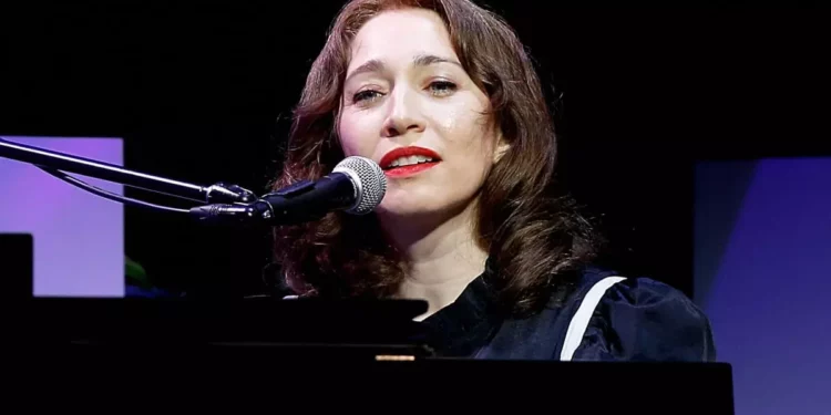 “Solo le estás gritando a una judía”: dice Regina Spektor a un manifestante propalestino