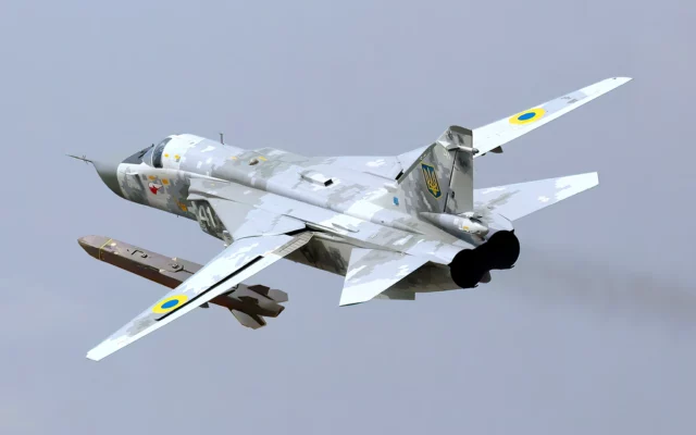 Tecnología de la OTAN en fuselaje soviético: Ucrania arma el Su-24MR con Storm Shadow