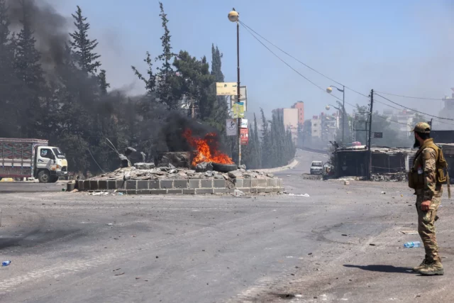 Enviado de Trump para Siria: “Todas las facciones deben deponer las armas de inmediato”