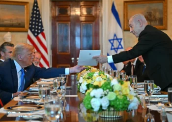 Netanyahu entrega nominación al Nobel de la Paz a Trump durante cena en la Casa Blanca