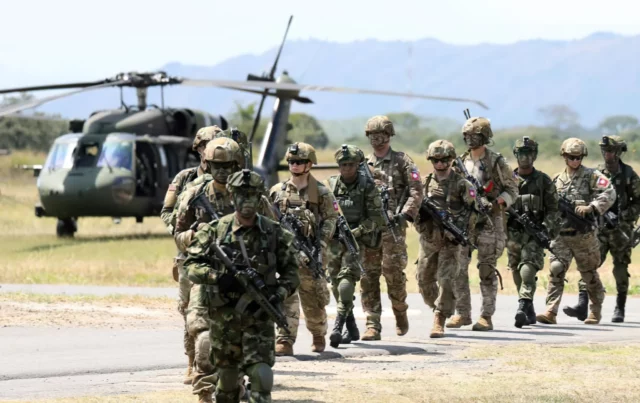 EE. UU. despliega helicópteros UH-60 Black Hawk en el canal de Panamá