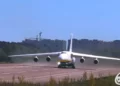 UR-82073 despegando de las instalaciones de Antonov a las afueras de Kiev. (Crédito de la imagen: Antonov Airlines)