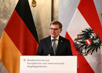 El ministro de Relaciones Exteriores alemán, Johann Wadephul, asiste a una conferencia de prensa conjunta con sus homólogos austriaco e israelí en Viena, el 10 de julio de 2025. (Joe Klamar / AFP)