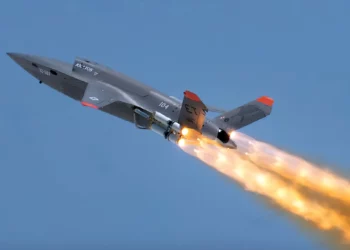 F-15 y F-16 controlan drones XQ-58A en prueba histórica