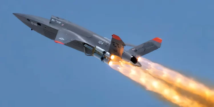 F-15 y F-16 controlan drones XQ-58A en prueba histórica