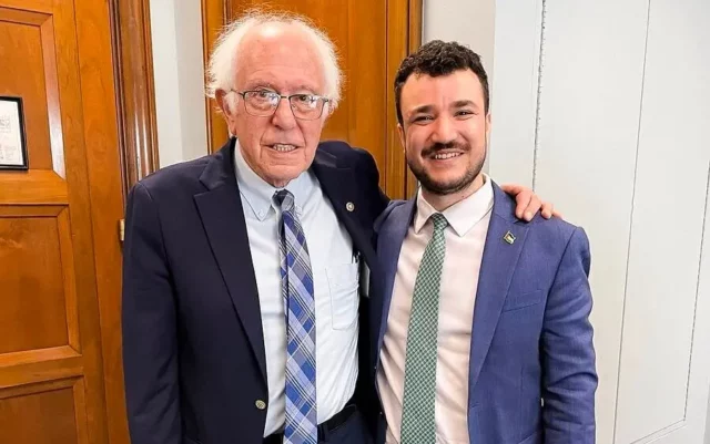 Sanders se reunió con líder de protestas pro-Hamás que Trump busca deportar