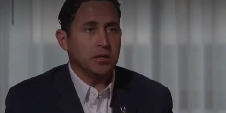 Anthony Aguilar, extrabajador humanitario de la Fundación Humanitaria de Gaza, en una entrevista con la BBC, emitida el 25 de julio de 2025. (Captura de pantalla/BBC)
