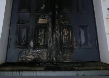 Autoridades australianas repudian ataque incendiario a sinagoga en Melbourne