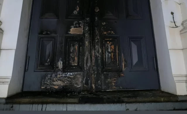 Autoridades australianas repudian ataque incendiario a sinagoga en Melbourne