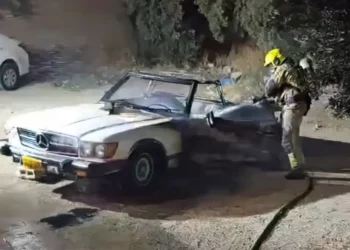 El coche del jeque de Hebrón que propone firmar acuerdo de paz con Israel fue incendiado