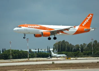Un vuelo de EasyJet despega del Aeropuerto Ben Gurión, el 11 de abril de 2018. (Moshe Shai/FLASH90)