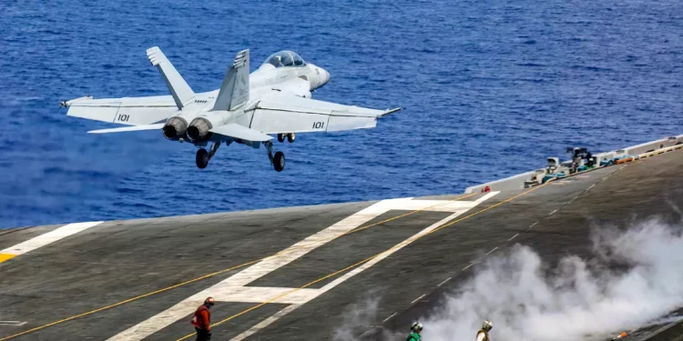 USS Carl Vinson despliega cazas F-35C y F/A-18F en ejercicios en mar de Filipinas