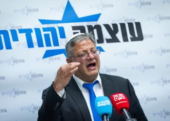 El ministro de Seguridad Nacional, Itamar Ben Gvir, preside una reunión de la facción Otzma Yehudit en la Knéset, Jerusalén, el 30 de junio de 2025. (Chaim Goldberg/Flash90)