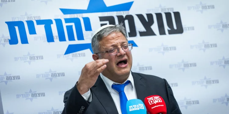 El ministro de Seguridad Nacional, Itamar Ben Gvir, preside una reunión de la facción Otzma Yehudit en la Knéset, Jerusalén, el 30 de junio de 2025. (Chaim Goldberg/Flash90)