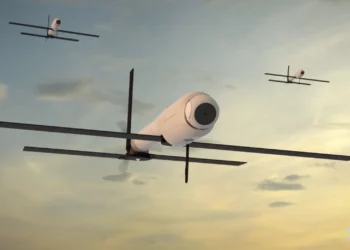 La munición merodeadora Switchblade 600, de la que se puede ver una representación aquí, fue uno de los primeros sistemas adquiridos con la ayuda de la iniciativa Replicator. AeroVironment