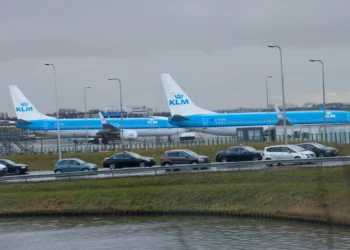 Imagen: Aviones de KLM en el aeropuerto de Schiphol, cerca de Ámsterdam, Países Bajos, el 18 de enero de 2018. (AP/Peter Dejong)