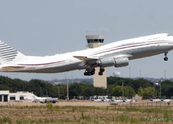 El 747-8 donado por Qatar avistado en Texas antes de la remodelación del “Air Force One”