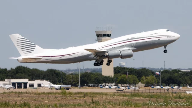 El 747-8 donado por Qatar avistado en Texas antes de la remodelación del “Air Force One”