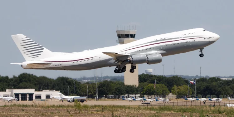 El 747-8 donado por Qatar avistado en Texas antes de la remodelación del “Air Force One”