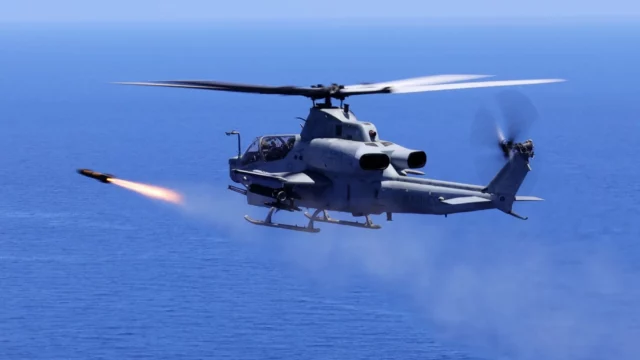Helicóptero AH-1Z Viper de EE. UU. lanza misil Sidewinder en el Caribe