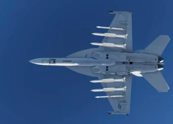 Los F/A-18E llevan misiles AIM-174B contra amenazas en el Indo-Pacífico