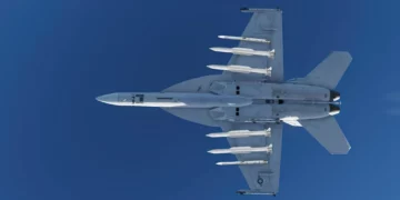 Los F/A-18E llevan misiles AIM-174B contra amenazas en el Indo-Pacífico