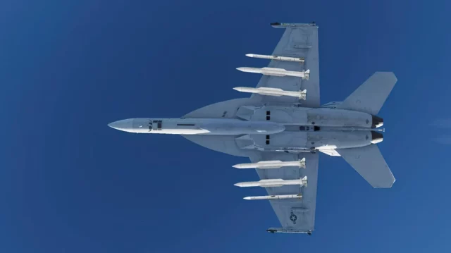 Los F/A-18E llevan misiles AIM-174B contra amenazas en el Indo-Pacífico
