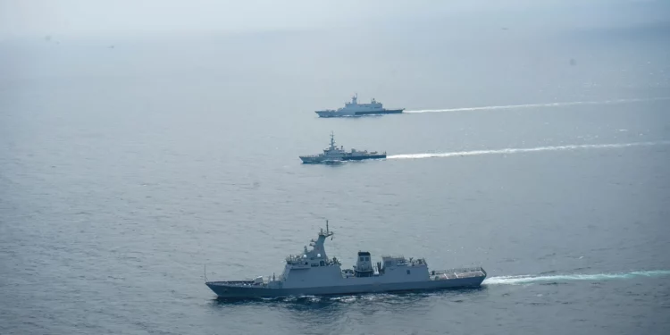 Filipinas, Australia y Canadá practican ataques de guerra en el disputado mar de China Meridional