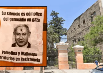 Sinagoga chilena vandalizada con carteles de Netanyahu con un disparo en la cabeza