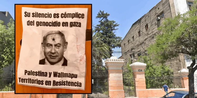 Sinagoga chilena vandalizada con carteles de Netanyahu con un disparo en la cabeza