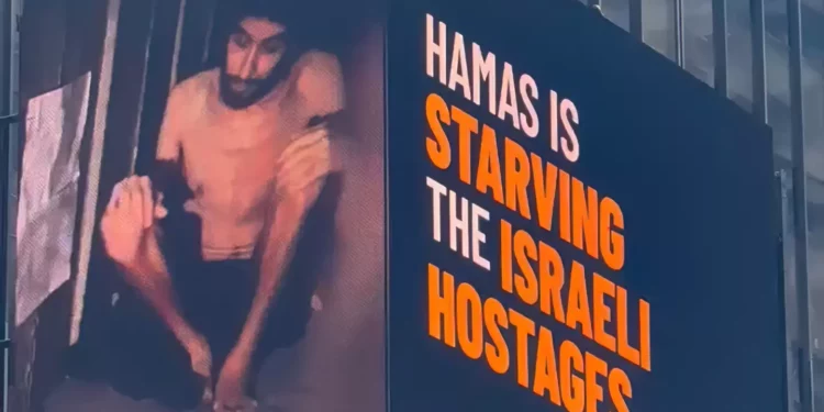 Israel proyecta imágenes de rehén famélico en Times Square
