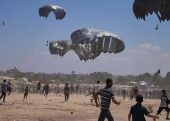 Los lanzamientos aéreos de Gaza contienen armas: afirma un miembro del Likud