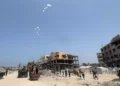 Grecia e Italia se unen a los lanzamientos aéreos de ayuda en Gaza