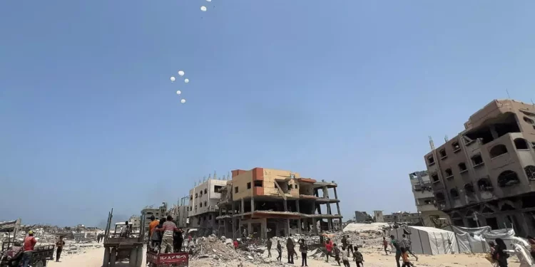 Grecia e Italia se unen a los lanzamientos aéreos de ayuda en Gaza
