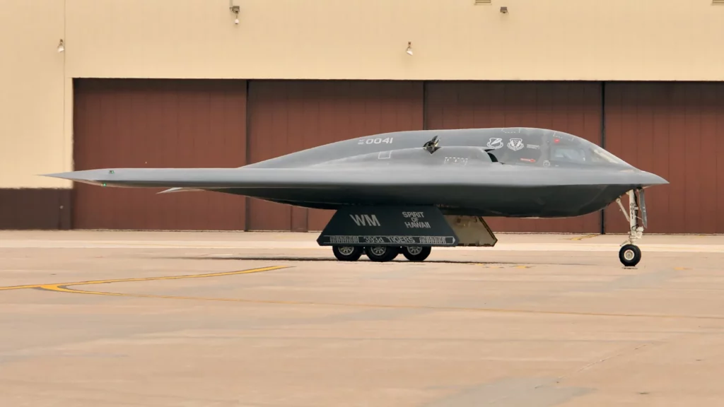 Fallo en un racor hidráulico provocó el colapso del tren de aterrizaje de un B-2