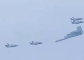 El B-2 que atacó a un aliado de Rusia pasa sobre Putin