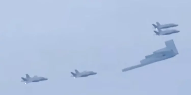 El B-2 que atacó a un aliado de Rusia pasa sobre Putin