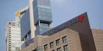 Bancos israelíes Hapoalim, Leumi y Discount registran ganancias récord