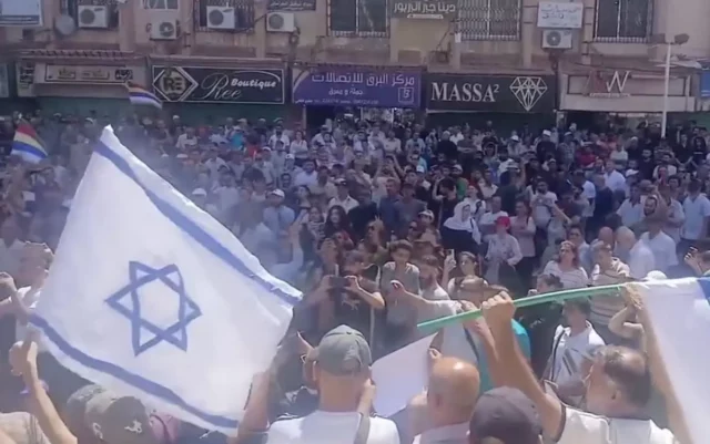 Sharaa de Siria condena bandera de Israel en protesta en Sweida