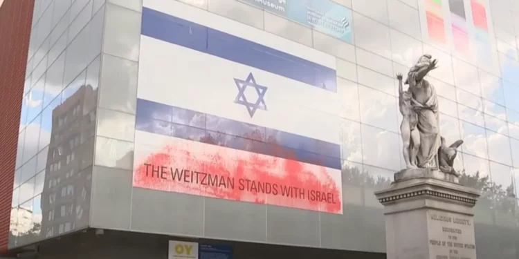Museo judío de Filadelfia reinstala bandera israelí tras dos actos de vandalismo