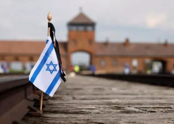 Museo de Auschwitz defiende prohibición de banderas israelíes a un grupo de las FDI