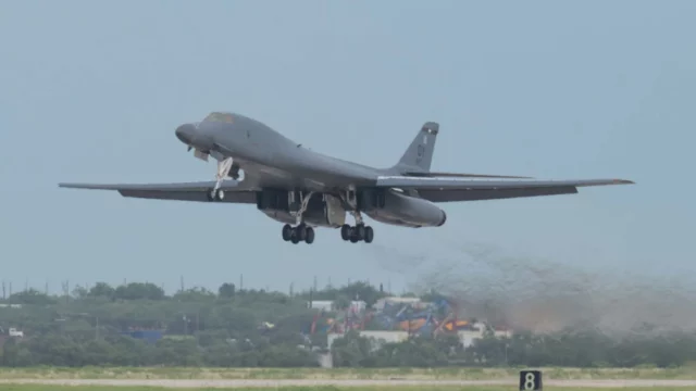 Bombarderos B-1B coordinan ataques simulados desde dos bases