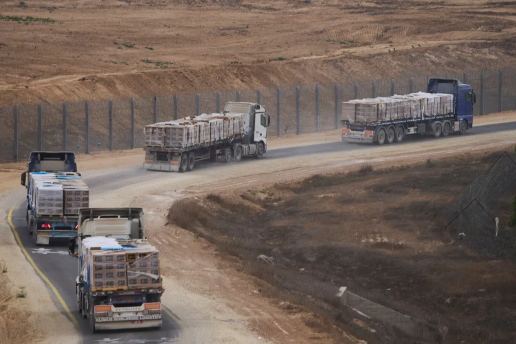 Más de 250 camiones con ayuda humanitaria ingresan a Gaza por cruces israelíes