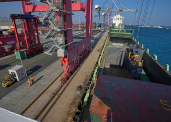 Buque con toneladas de alimentos para Gaza se acerca al puerto de Ashdod