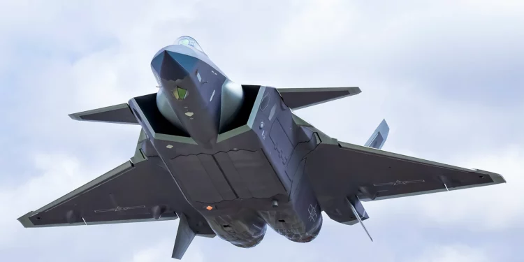 El nuevo J-20S biplaza permite controlar drones y operar guerra electrónica