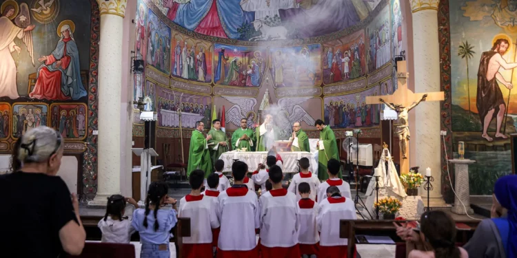 Clero se niega a evacuar la iglesia de la ciudad de Gaza antes de la gran ofensiva de las FDI